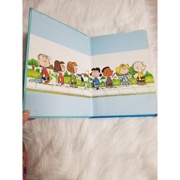 Shes A Good Skate Charlie Brown Book - Picture 2 of 4